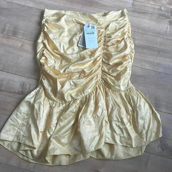 NWT Urban Revivo Ruched Yellow Tulip Skirt Sz 10 - Picture 1 of 6